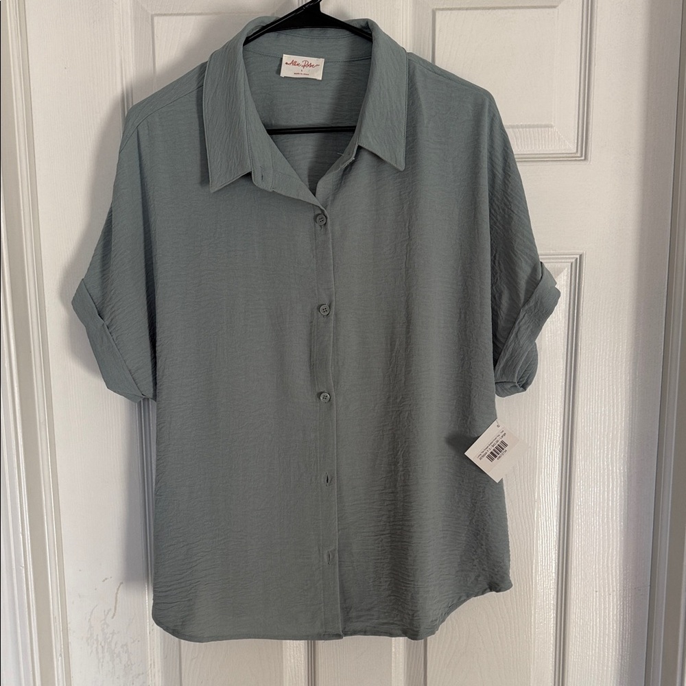 Casual Button-Up Shirt in Greenish Gray NWT